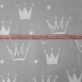 Bandana dla psa korona na szarym tle