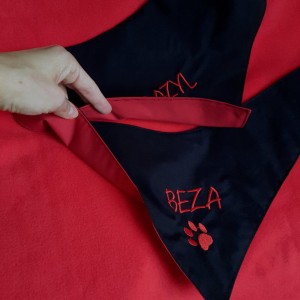 Bandana dla psa dwukolorowa czarno-czerwona