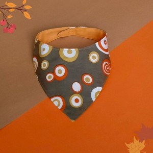 Bandana dla psa koła na oliwkowym tle