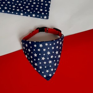 Chusta dla psa na obrożę białe gwiazdki na granatowym tle