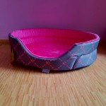 Legowisko dla psa owal różowe kostka 52x42cm