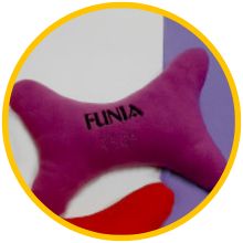 fioletowa poduszka dla psa z imieniem funia